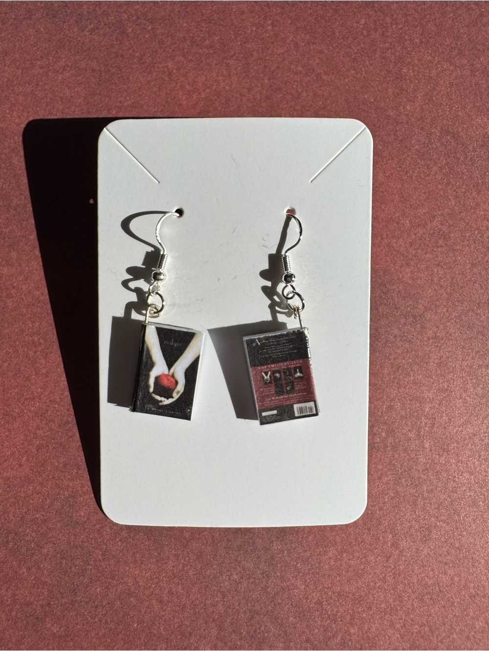 Twilight Book Cover Dangly Earring - Stephenie Meyer - Picture 2 of 6
